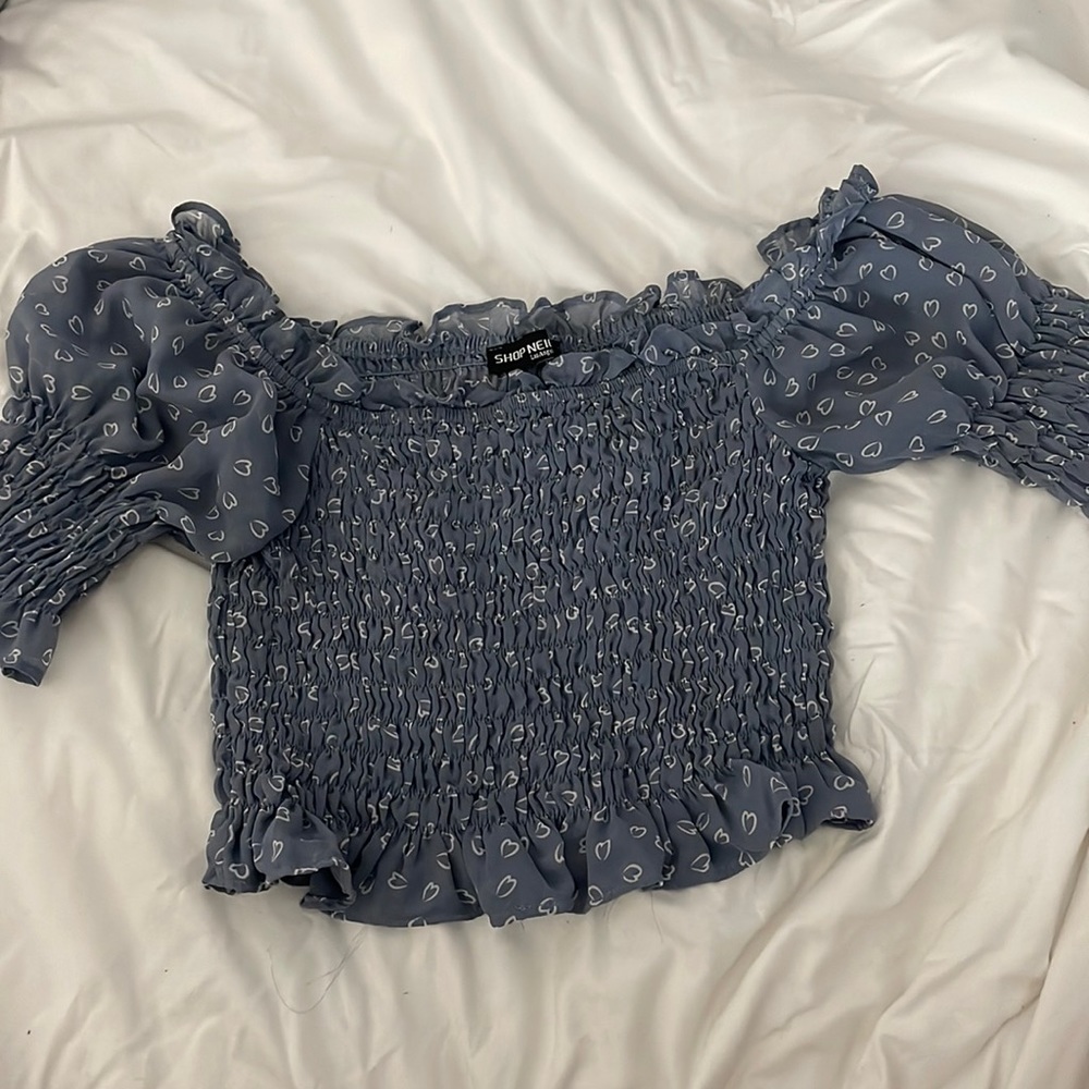Adorable crop top!